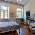Polai Park Apartment *